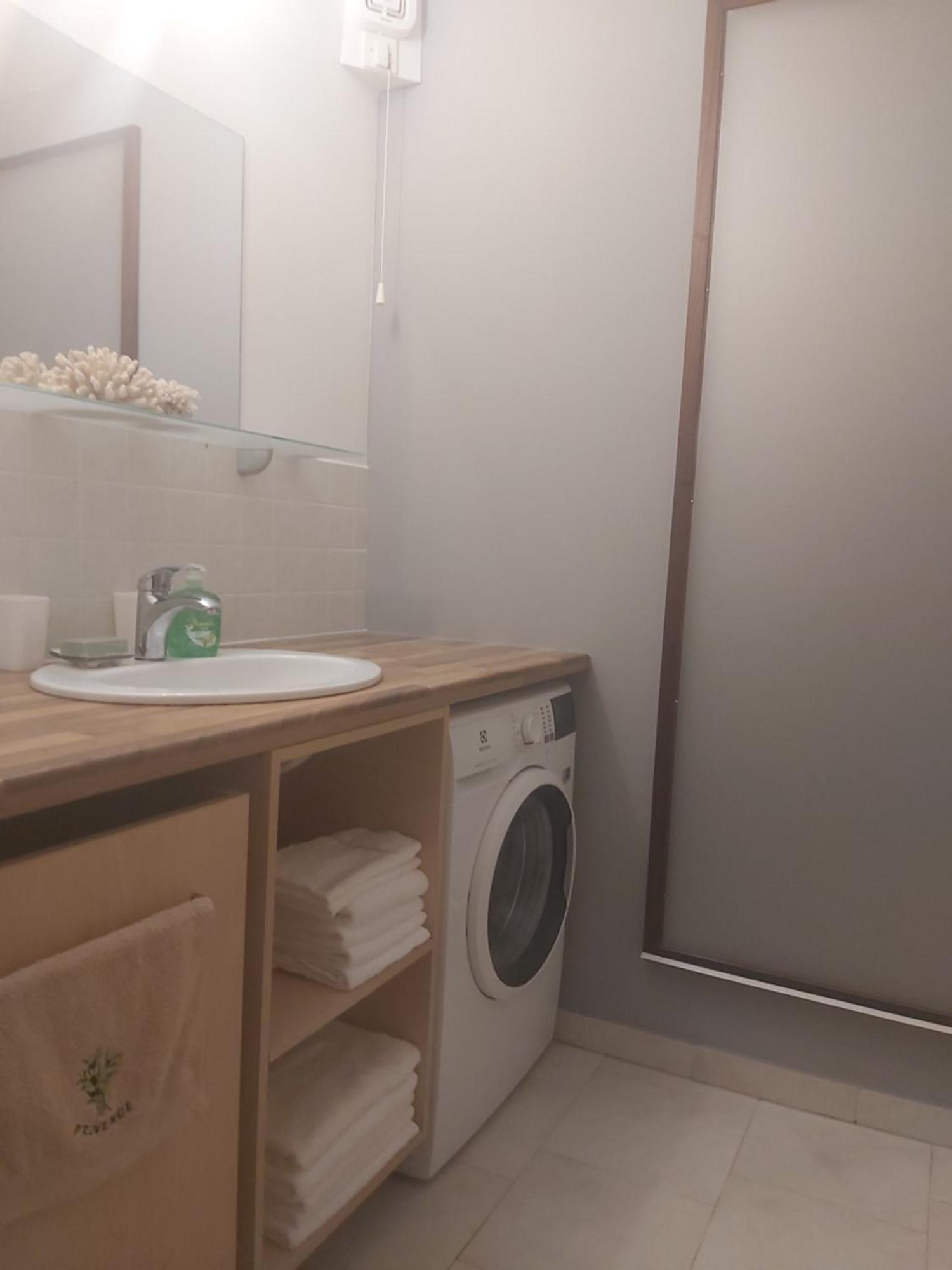 Apartman Luce With Shared Pool Zadar Buitenkant foto