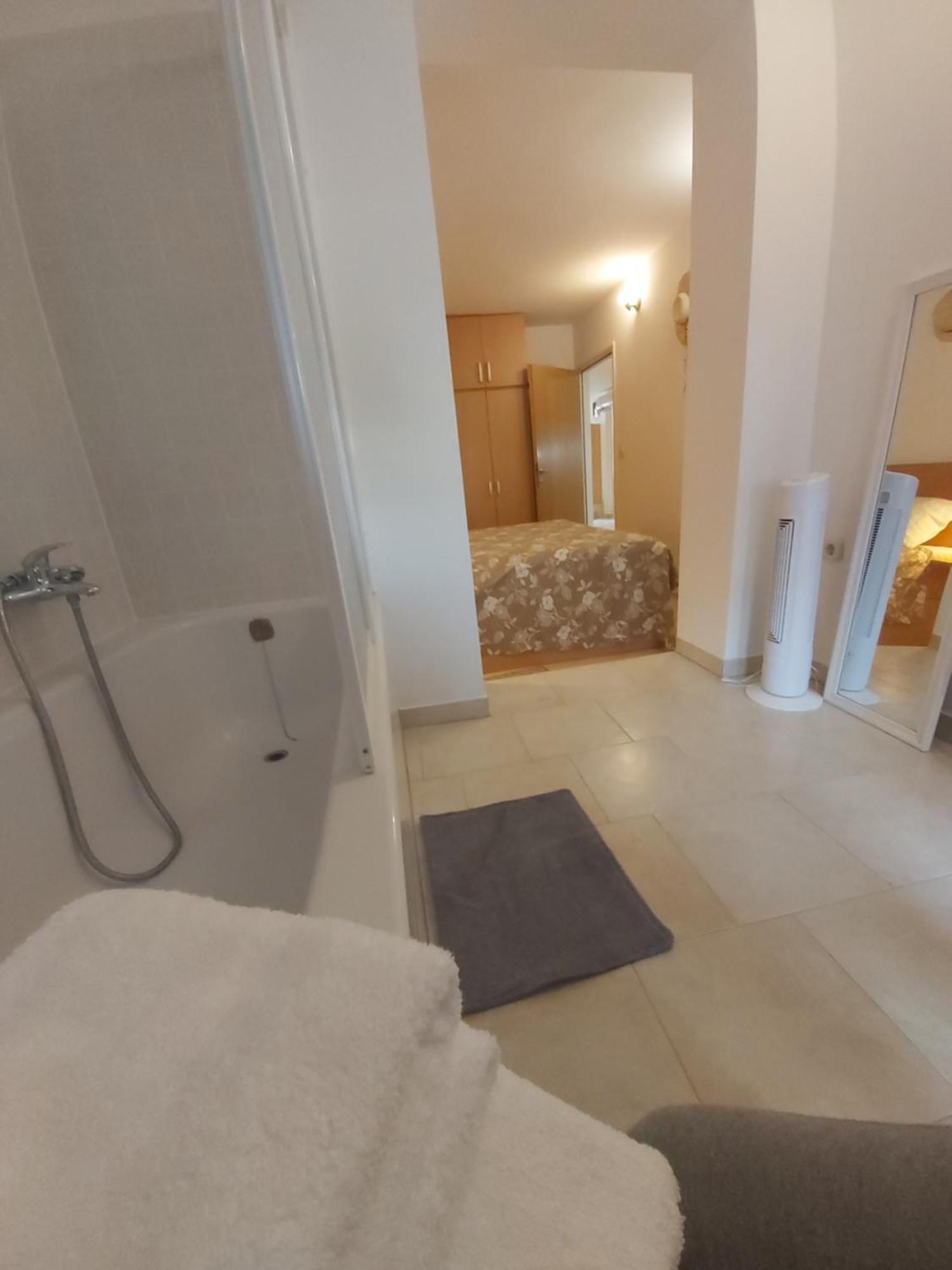 Apartman Luce With Shared Pool Zadar Buitenkant foto