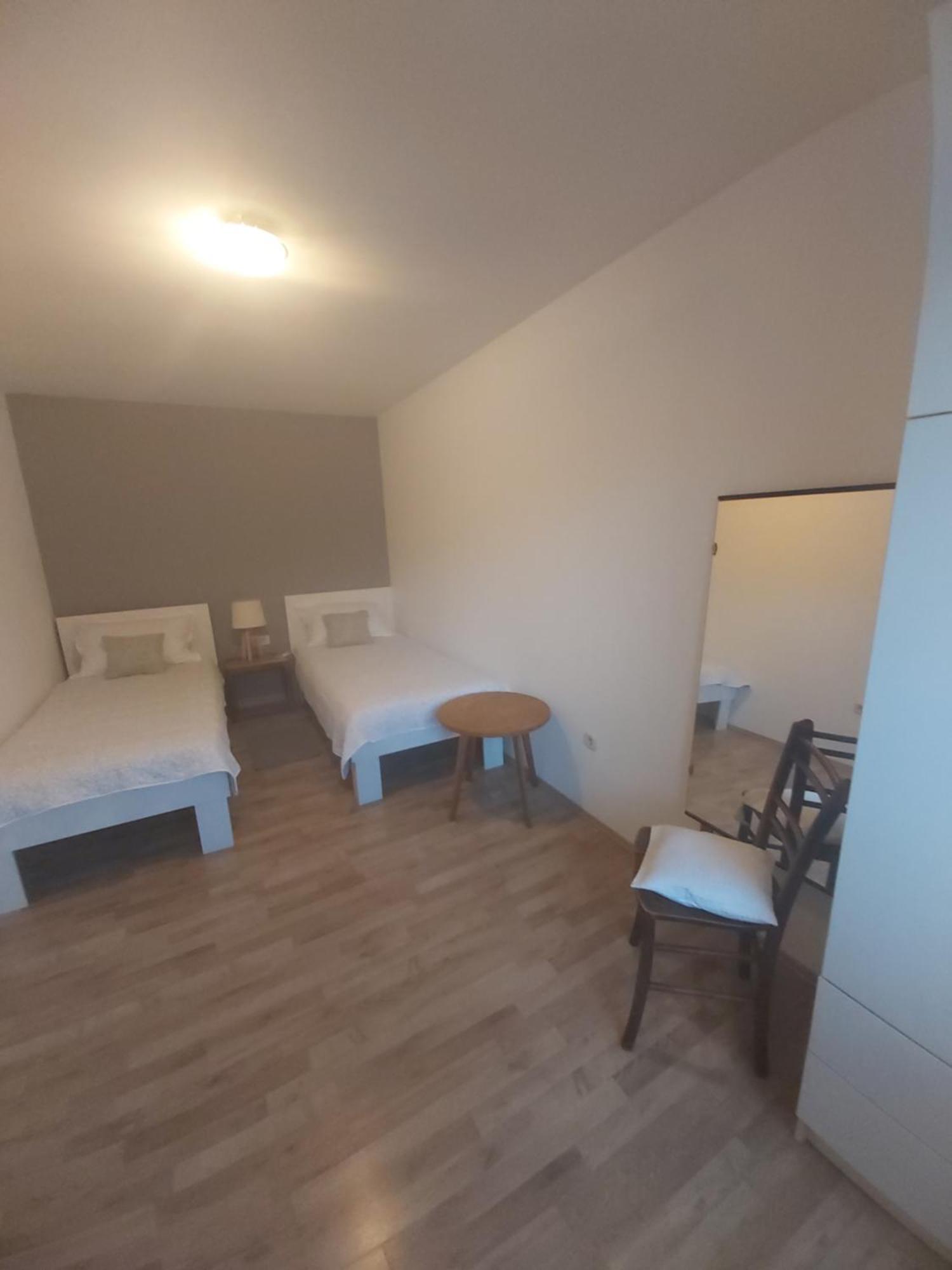 Apartman Luce With Shared Pool Zadar Buitenkant foto