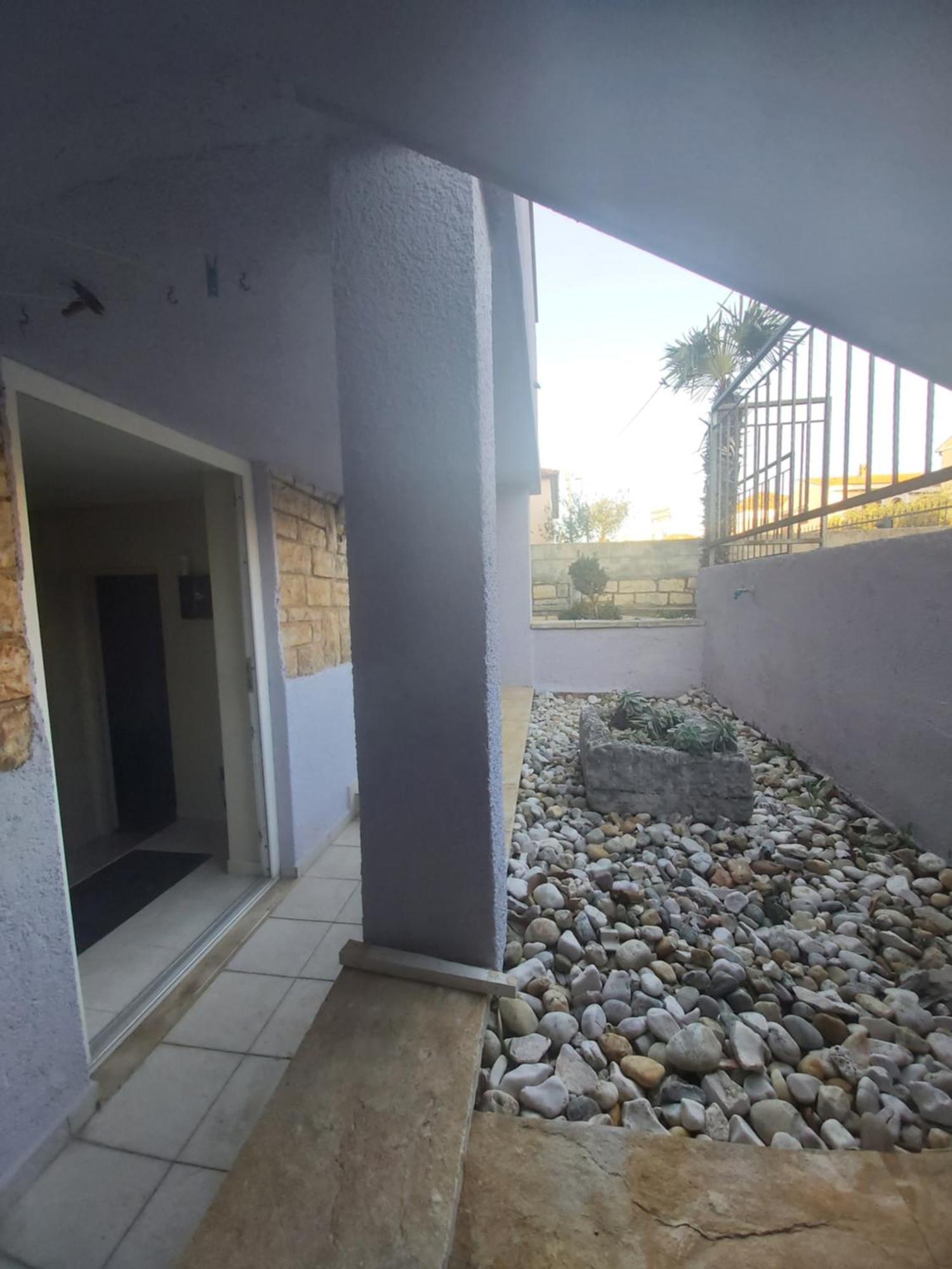 Apartman Luce With Shared Pool Zadar Buitenkant foto