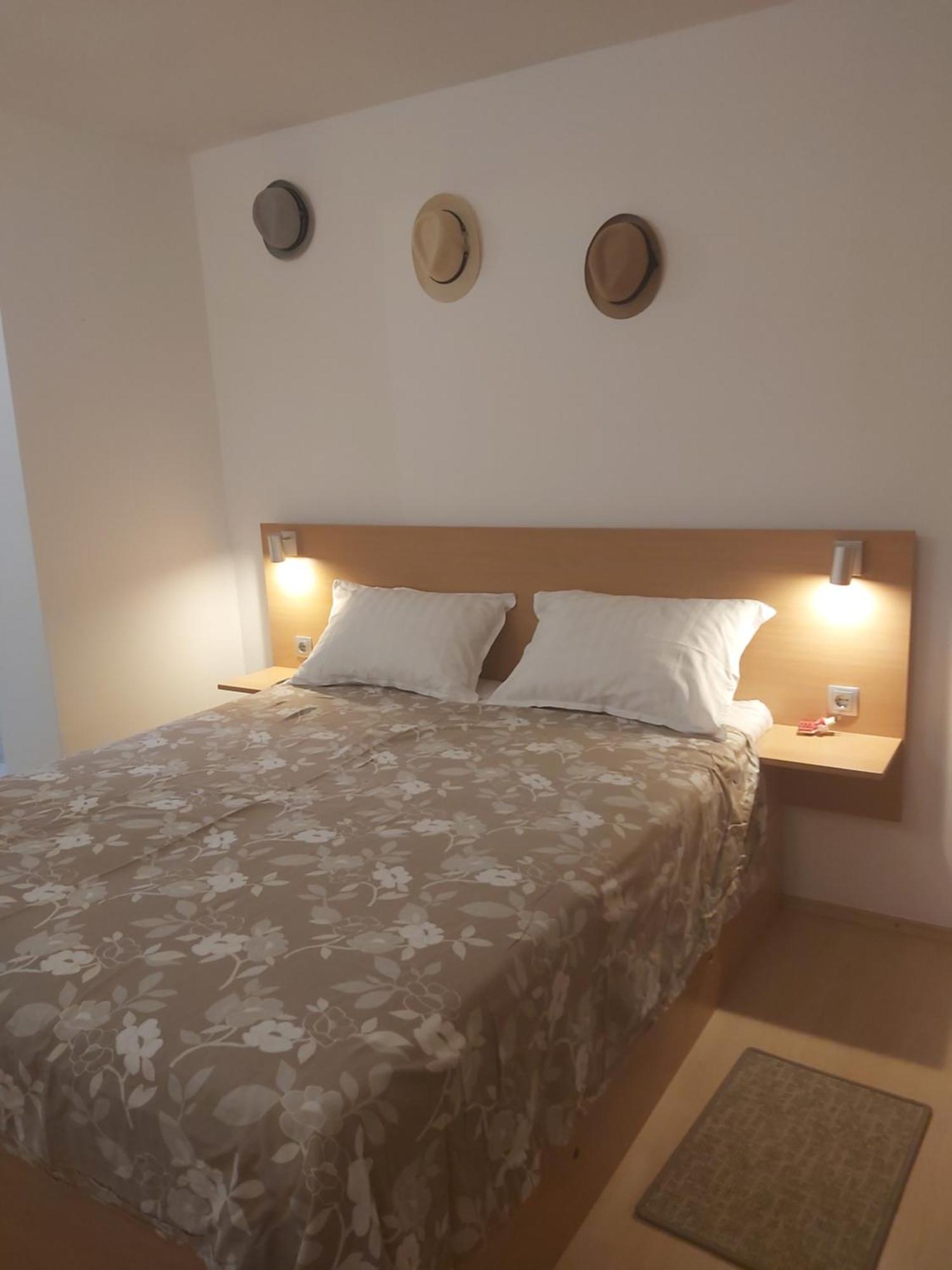 Apartman Luce With Shared Pool Zadar Buitenkant foto