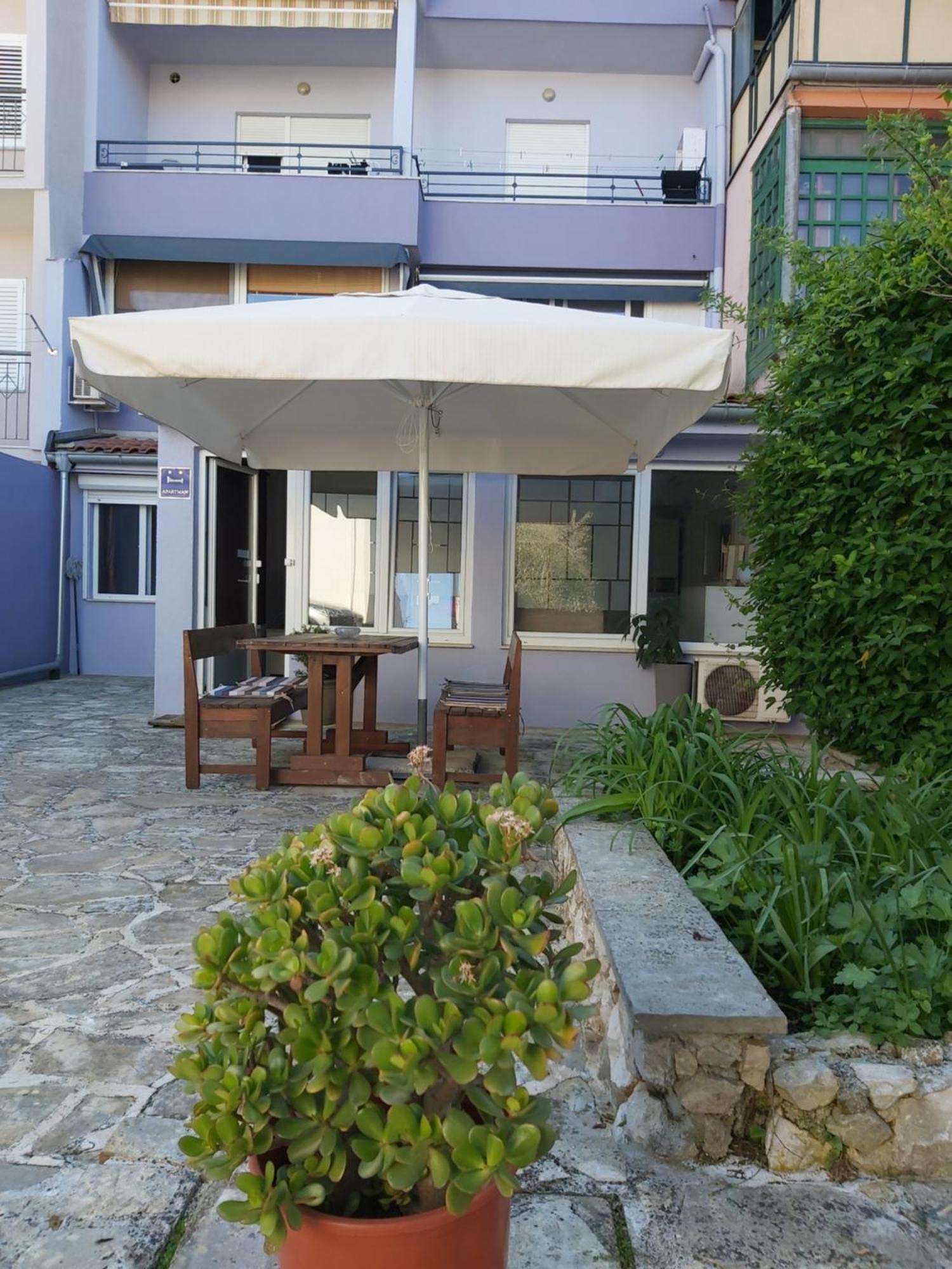 Apartman Luce With Shared Pool Zadar Buitenkant foto
